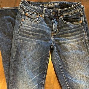 **LIGHTLY USED** American Eagle Jeans - LONG